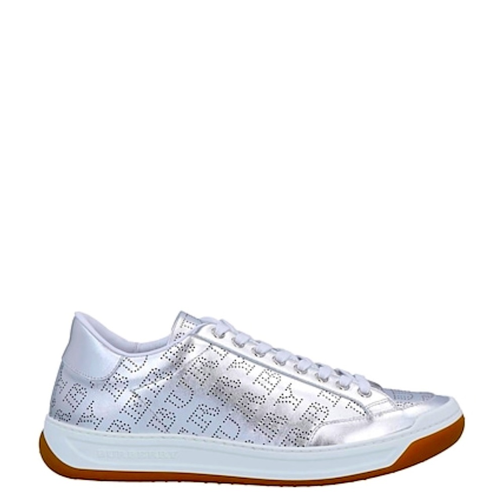 Burberry leather sneakers in great condition!